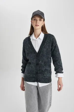 DeFacto Regular Fit V Neck Buttoned Knitted Cardigan