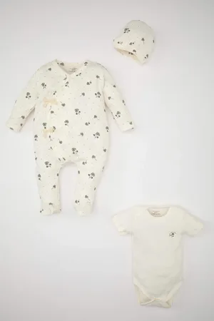 DeFacto Baby Girl Newborn Printed Snap Romper Snap Body Hat 3 Piece Set