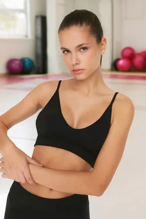Trendyol Sportovní podprsenka Black Support/Shaping Raps