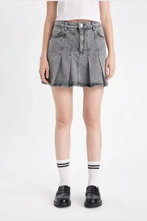 DeFacto Fashion Fit Pleated Pocket Mini Jean Skirt