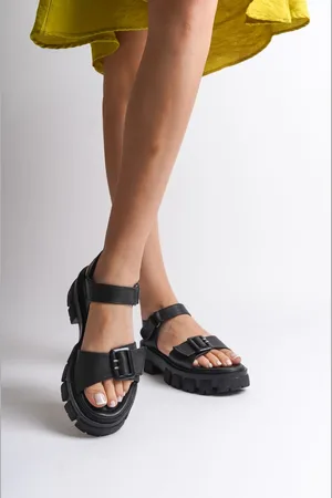 Capone Outfitters Women