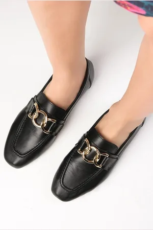 Mio Gusto Dakota Genuine Leather Black Color Chain Accessory Blunt Toe Women