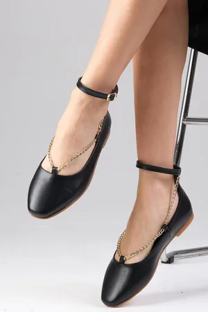 Mio Gusto Jennifer Black Color Chain Accessory Flat Toe Women