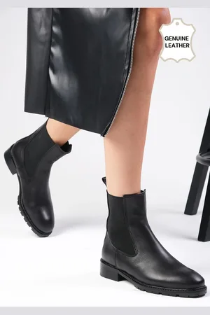 Mio Gusto Arlo Genuine Leather Oval Toe Black Color Women