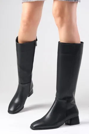 Mio Gusto Briony Black Color Side Zipper, Thin Faux Für Lined Blunt Toe Women