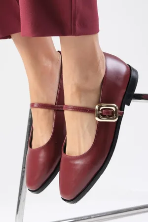 Mio Gusto Camille Claret Red Color Side Buckle Women