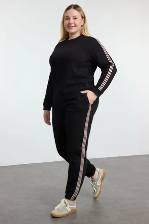 Trendyol Curve Black Crew Neck Regular Stripe Detailed Polar Fleece Knitted Plus Size Tracksuit