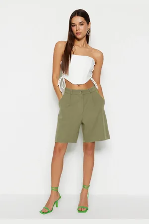 Trendyol Light Khaki Pocket Detailed Regular Fit Woven Shorts