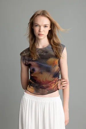 DeFacto Fitted Body-Smoothing Crew Neck Patterned Gathered Detail Tulle Short Sleeve T-Shirt