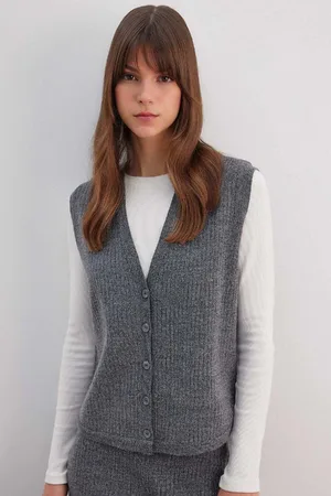 DeFacto Regular Fit V Neck Buttoned Sweater