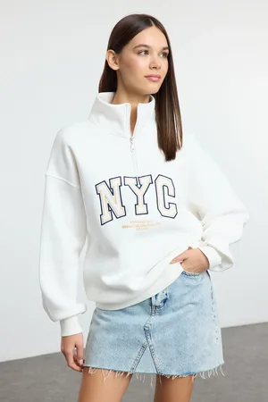 Trendyol White Oversize/Wide Pattern Slogan Embroidered Zippered Collar Knitted Sweatshirt