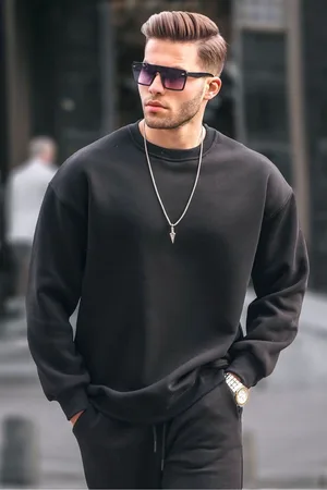 MADMEXT Black Crewneck Oversized Men