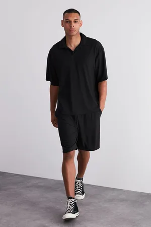 Trendyol Limited Edition Black Oversize/Wide Cut Textured Wrinkle-Free Ottoman Shorts