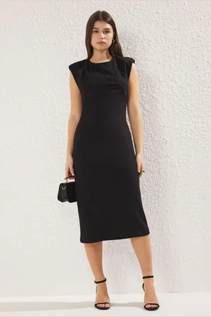Trendyol Black Fitted/Body Fitted Padded Stretch Midi Knit Dress