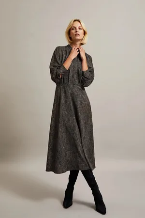MOODO Dámské elegantní midi šaty s malými tečkami - černé