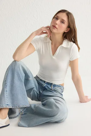 Trendyol Ecru Plain Fitted/Fits on the Body Polo Collar Knitted Blouse