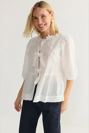 Trendyol Front Tie and Lace Detailed Weaving on the Collar