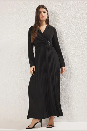 Trendyol Black Double Breasted Pleated Accessory Detailed Knitted Dress