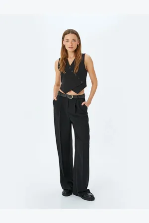 Koton Buttoned Asymmetrical V-Neck Crop Vest