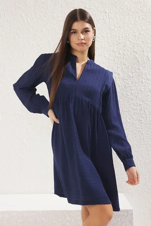 Trendyol Navy Blue Relaxed Cut V Neck Mini Woven Dress