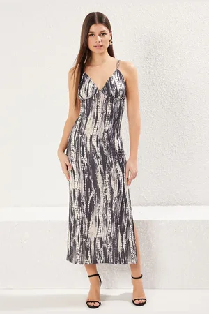 Trendyol Black Printed Strappy V Neck Bodycone/Fits Body Stretchy Maxi Knit Dress