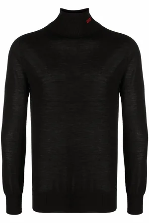032c Fine-knit roll-neck jumper