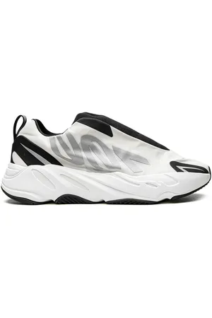 adidas YEEZY 700 MNVN "Laceless Analog" sneakers