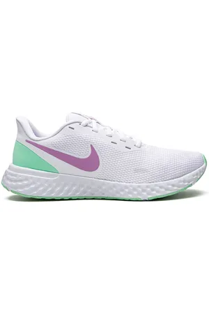 Nike Revolution 5 sneakers