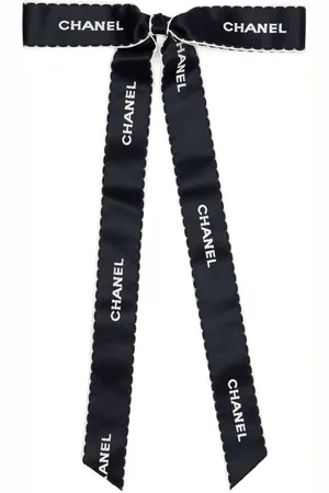 CHANEL 1971-1985 logo-embroidered bow brooch