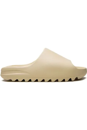 adidas YEEZY "Bone (2022 Restock)" slides