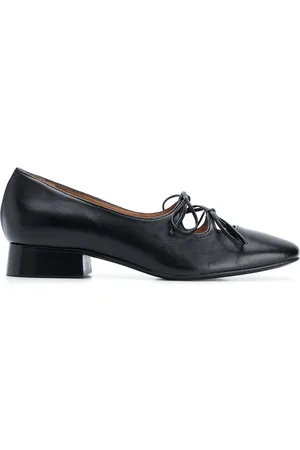 Nicole Saldanã Isabel tie-strap pumps