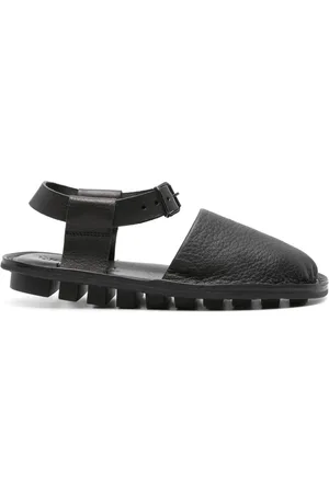 TRIPPEN Buckle-fastening flat pumps
