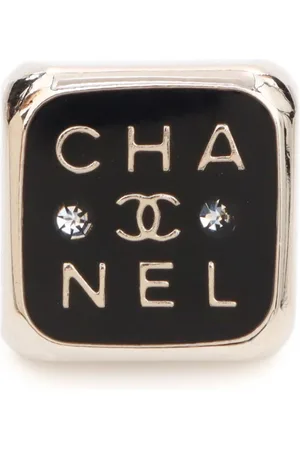 CHANEL 2022 CC rhinestone-embellished pin