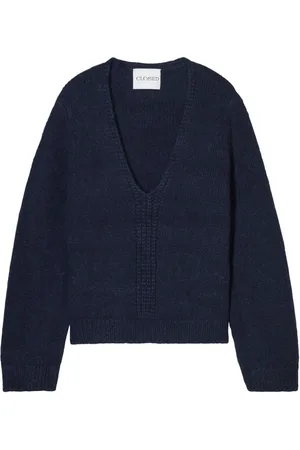 Closed V-neck sweater