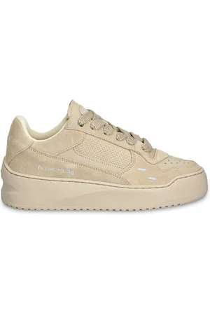 Filling pieces Perforated-detailing trainers
