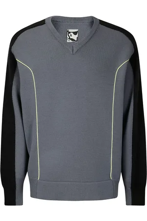GR10K V-neck jumper