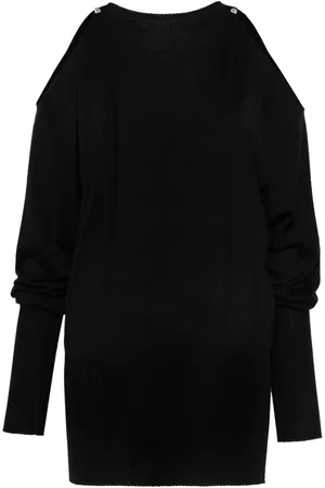 MRZ Piercing-detailed top