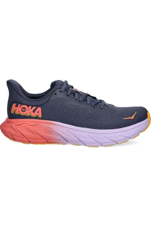 Hoka One One Arahi 7 lightweight running sneakers