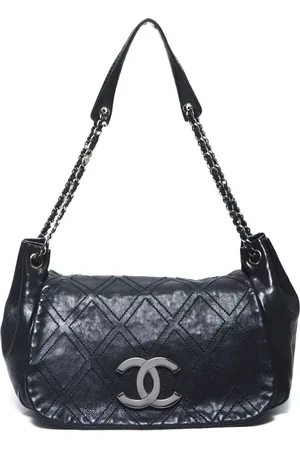 CHANEL 2005-2006 CC diamond-quilted shoulder bag