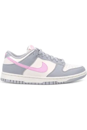 Nike Dunk Low sneakers