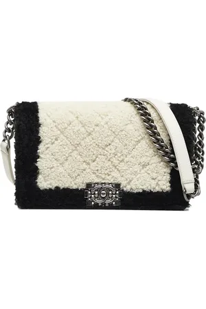 CHANEL 2015-2016 Pre-Owned Chanel Medium Shearling Boy Flap Crossbody Bag