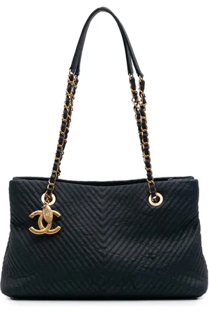 CHANEL 2015-2016 Medium Chevron Wrinkled Calfskin Medallion Charm tote bag