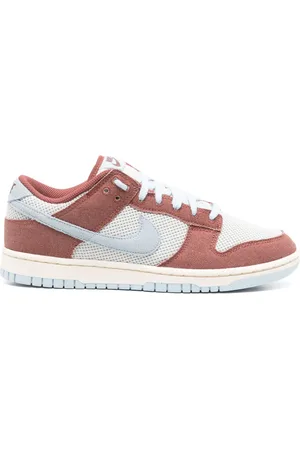 Nike Dunk Low sneakers