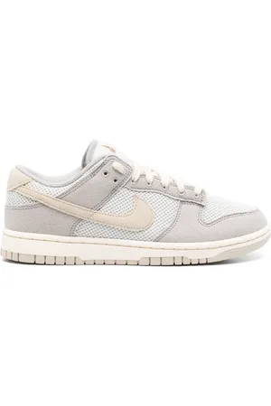 Nike Dunk Low sneakers