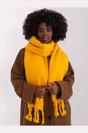 Italy Moda Tmavě žlutá šála s copy AT-SZ-2313502.94P-dark yellow