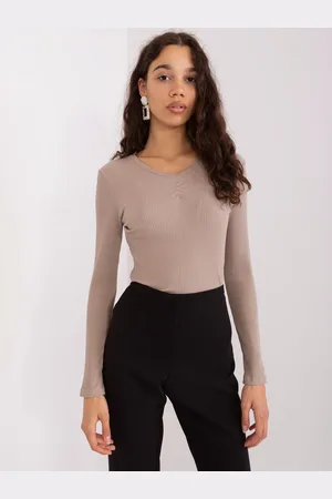 BASIC FEEL GOOD Tmavě béžové žebrované tričko s výstřihem RV-BZ-9210.73-dark beige