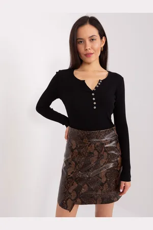 BASIC FEEL GOOD Černé žebrované tričko s výstřihem RV-BZ-9209.29P-black