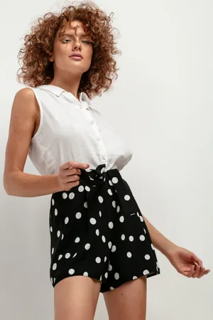 Tessita Černé dámské stylové šortky s bílými puntíky T411 - white dots Rozmiar: L