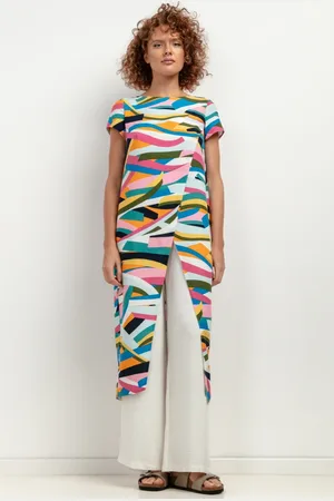 Tessita Barevná dámská halenka s asymetrickým střihem a abstraktním vzorem T410 - colorful wave Rozmiar: 3XL