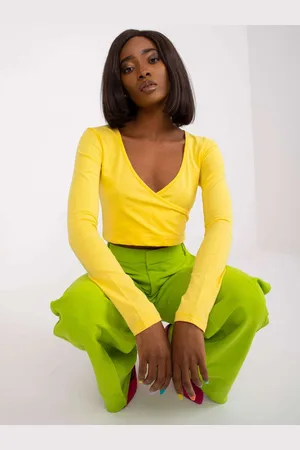 RUE PARIS Žlutý zavinovací crop top Paola -RV-BZ-7682.47-yellow